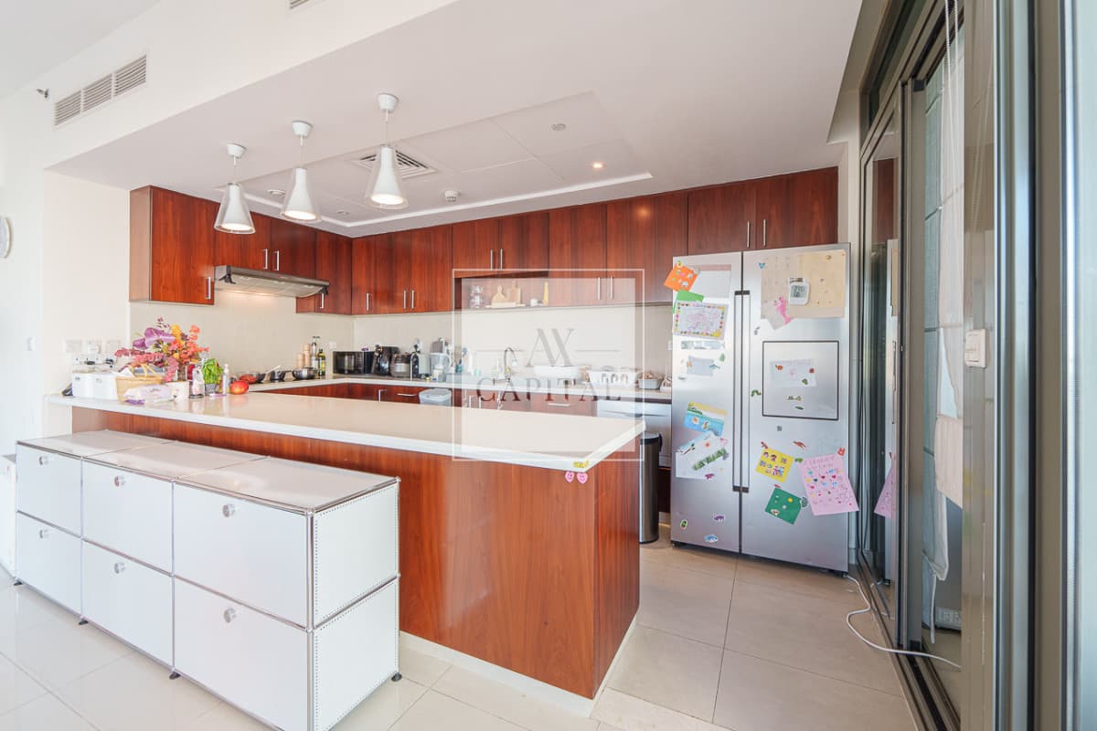 Canal And Golf View| Maid Room| 2 Covered Parking - 3