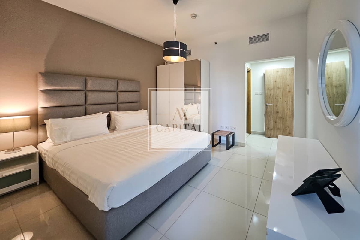 Elegant 1BR | Full Marina View | Furnished - 3