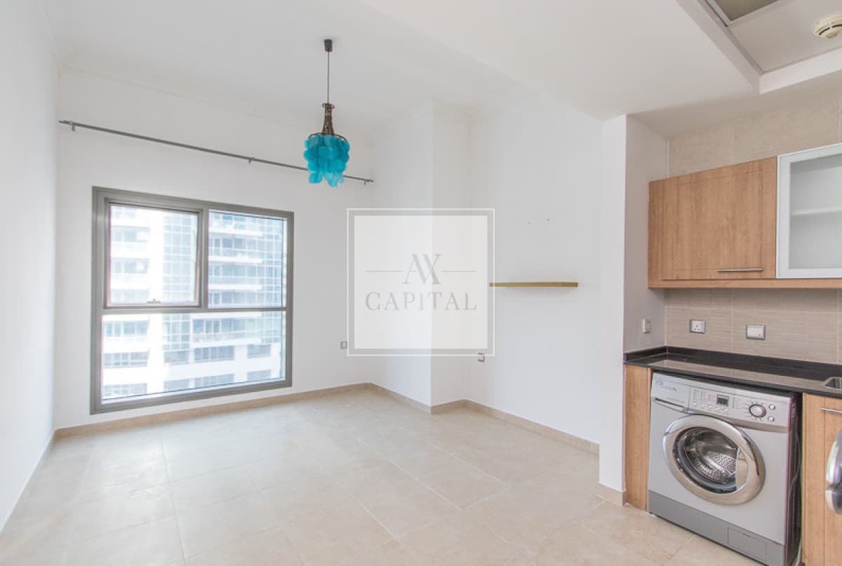 Vacant on Transfer Studio Apt Dubai Marina - 3