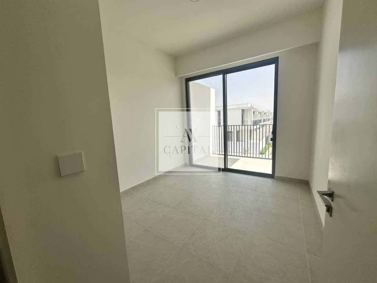 Single Row | Green Space | Close to Pool - 3