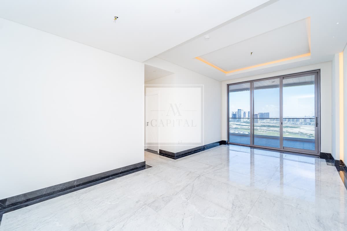 Vacant | Spacious | Jacuzzi | High Floor
