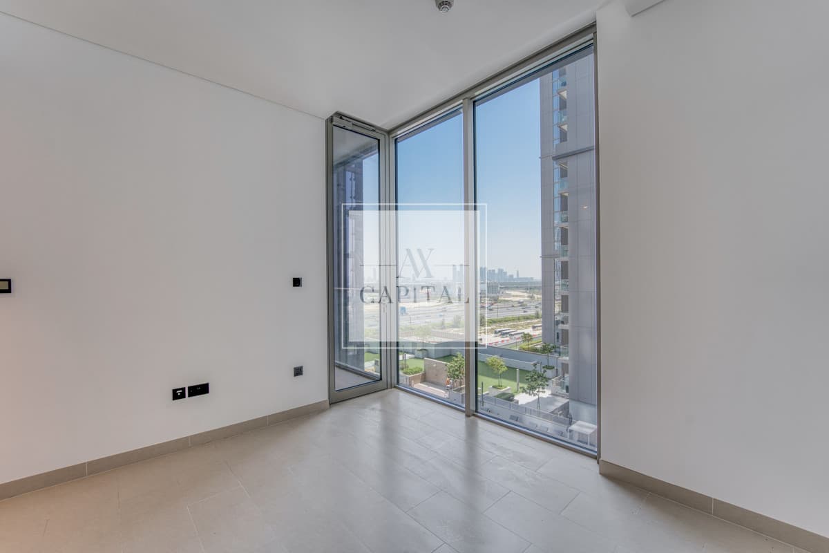 Bright Unit | Pool View | Mid Floor