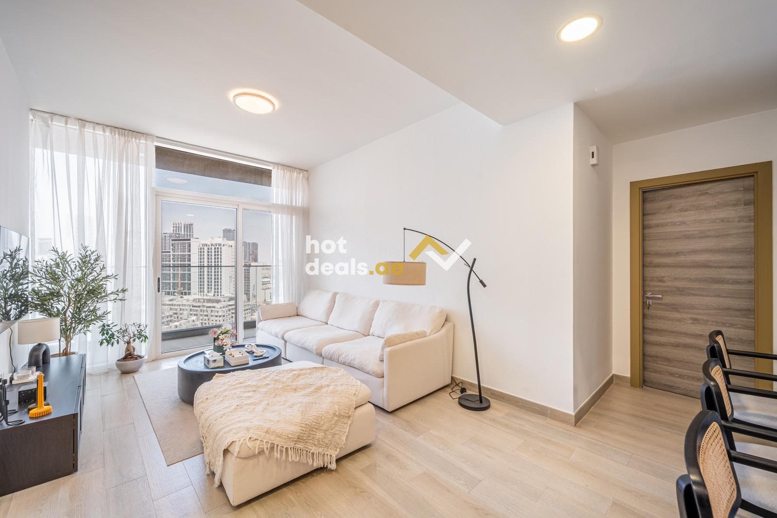 LARGE LAYOUTS | VERY BRIGHT | UNFURNISHED