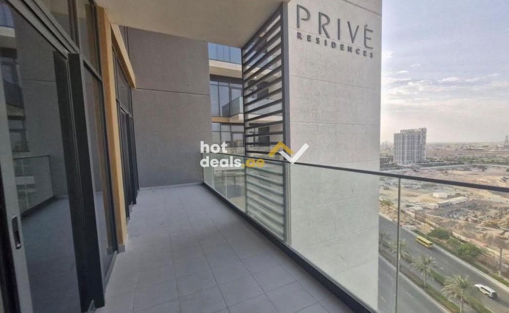 Mid floor | Close to Park | Unfurnished | Vacant