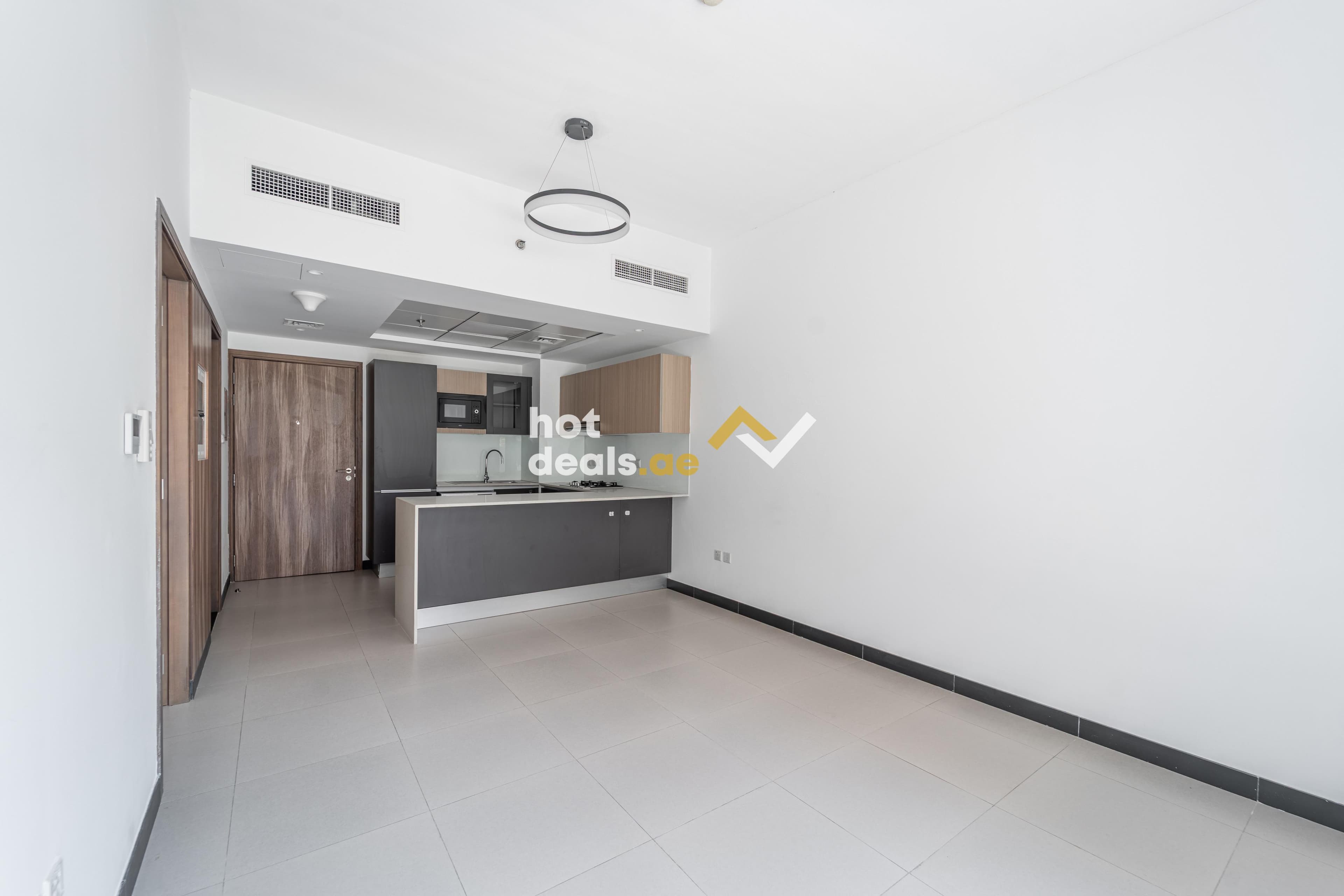 SPACIOUS LAYOUT | VERY BRIGHT | LOW FLOOR